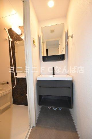 セレニテ難波グランデノールの洗面所