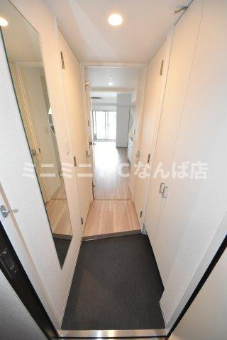 セレニテ難波グランデノールの玄関