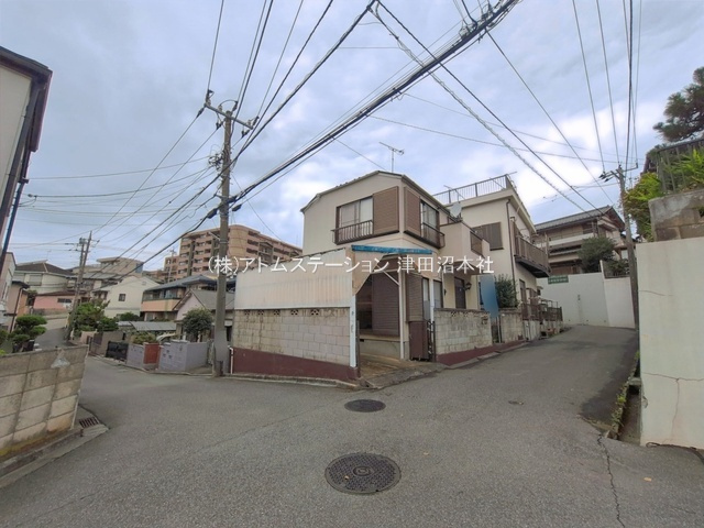 【前面道路含む現地写真】 | アトムセレクト船橋市飯山満町2丁目中古戸建て | 公道の角地に立地