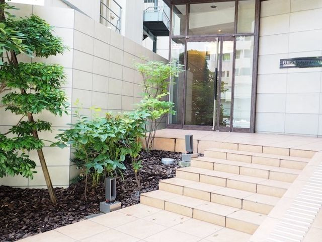 レジディア三軒茶屋のエントランス