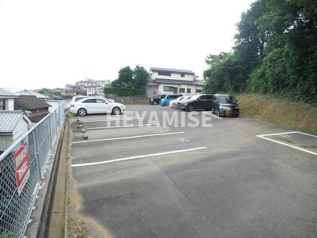 ヴィラ清泉C棟の駐車場