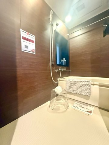 Fステージ西戸部の浴室|上質な素材感が印象的で、日常の中にさりげない贅沢を感じられる空間です。