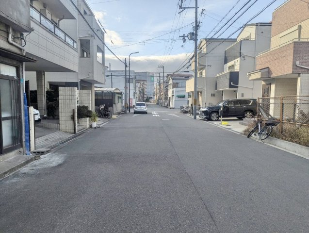 中古戸建　大阪市港区港晴2丁目の前面道路含む現地写真|南西側公道に面し、道路幅員約8ｍございます。車の出し入れもスムーズです♪