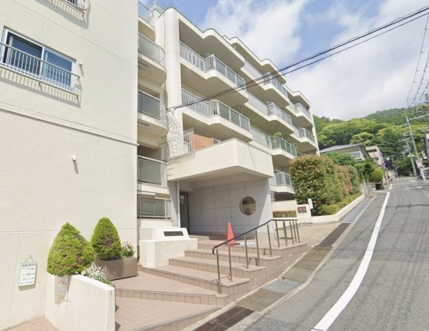 東急ドエル摩耶のエントランス|落ち着いたくらしをかなえる閑静な住宅街。