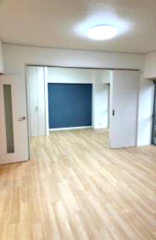 東急ドエル摩耶の居間・リビング|16帖のLDKと隣接した7.5帖の洋室 開放感あふれる空間に！
