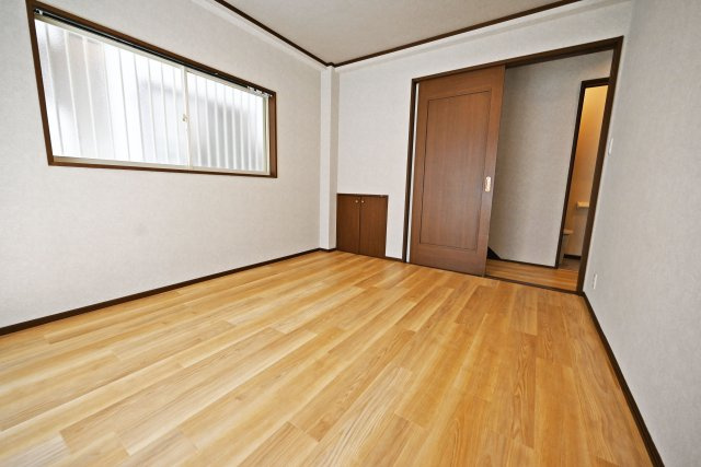 豊中市大島町1丁目中古一戸建て│4LDK＋並列駐車2台可の子供部屋|子ども部屋に適した広さがあり、学習机やベッドもゆったりとレイアウトできます。