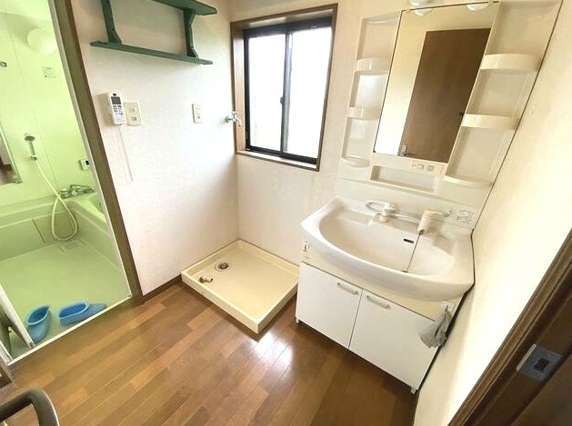 大網白里市柳橋　中古戸建の独立洗面台|敷地約72坪 ウッドデッキ・サンルーム付 太陽光発電 オール電化平成11年築
