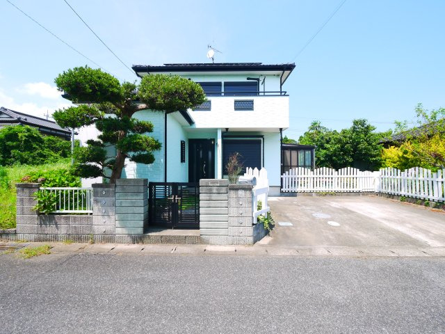 大網白里市柳橋　中古戸建の外観|敷地約72坪 ウッドデッキ・サンルーム付 太陽光発電 オール電化平成11年築