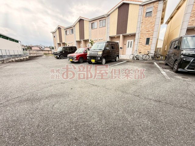 レユシール坂の上 Aの駐車場