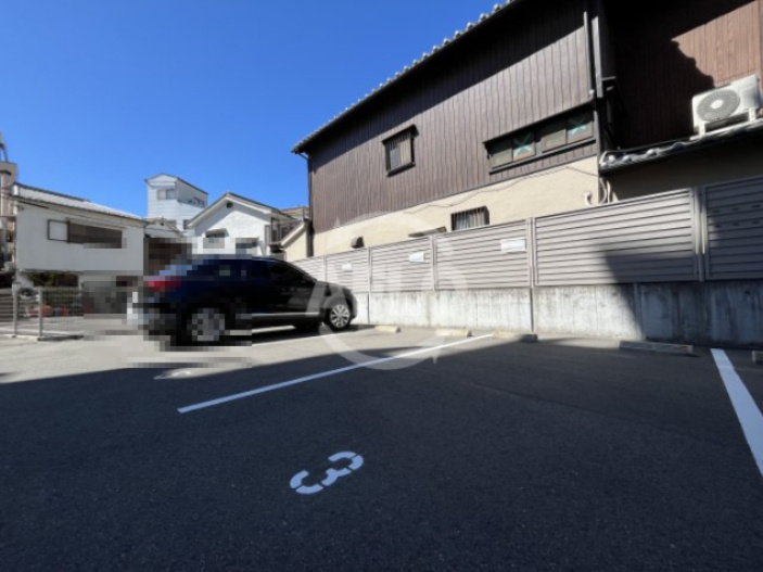 メゾンド　ボヌールの駐車場|メゾン　ド　ボヌール　駐車場