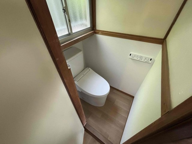 多井畑戸建のトイレ