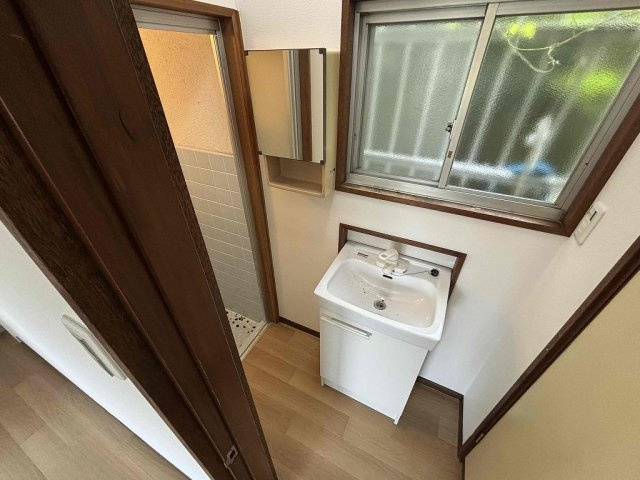 多井畑戸建の洗面所