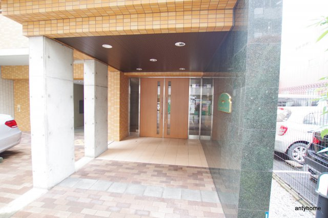 ジュネーゼグラン東梅田　仲介手数料無料のエントランス