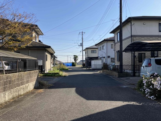 栃木市西方町金井596-19の前面道路含む現地写真