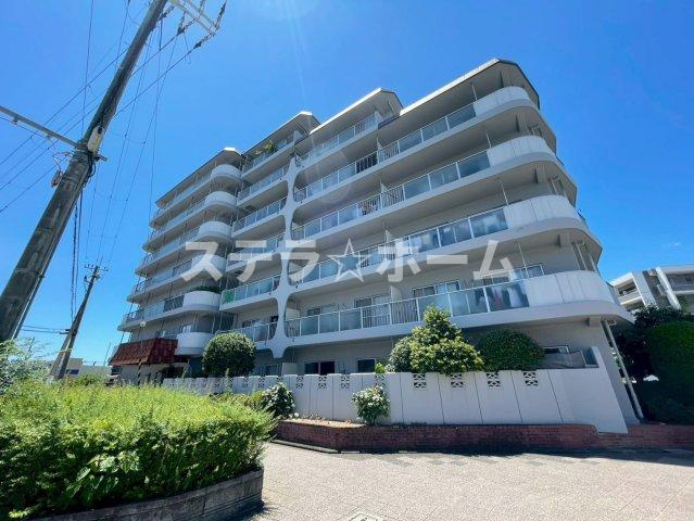 千里第2泉ヶ丘スカイハイツの外観|きれいな外観です