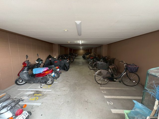 アンビエントジェームス山一番館の駐輪場