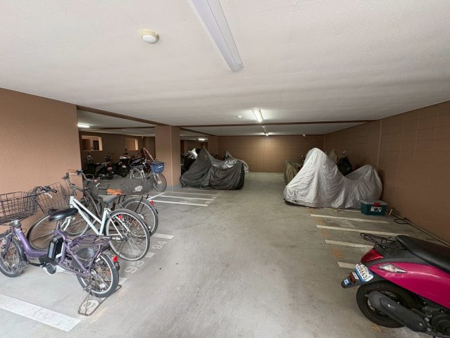 アンビエントジェームス山一番館の駐輪場