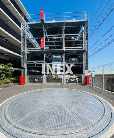ガーラ・ステーション横浜三ツ沢　(弊社専任物件)の駐車場