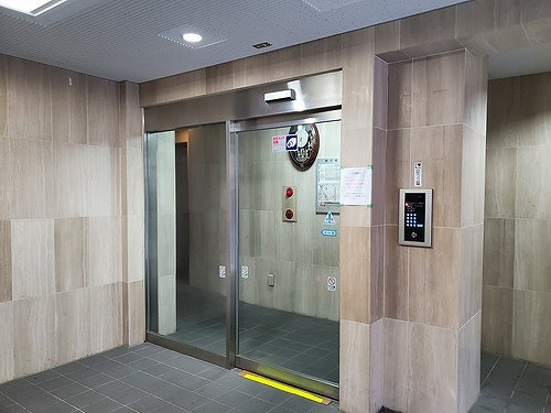 桜木町堂ノ下マンションのエントランス|エントランス　※2024年6月撮影