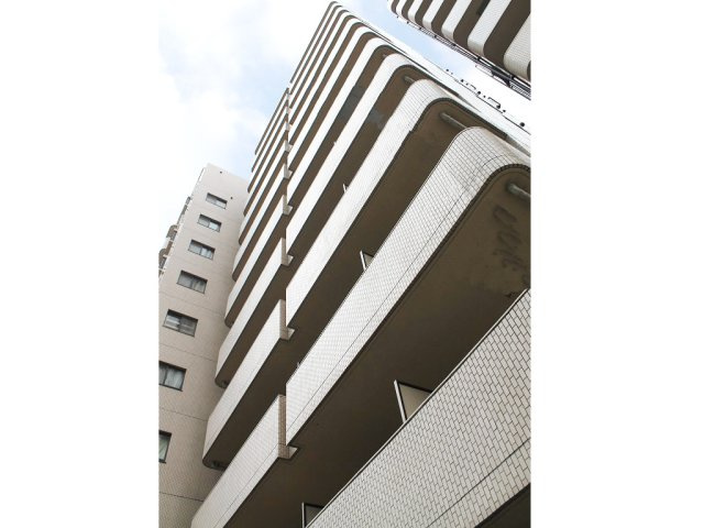 横浜平沼ダイカンプラザ1号館の外観