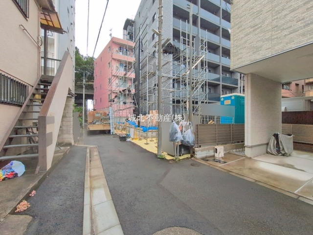 杉並区下高井戸1丁目 限定1棟の前面道路含む現地写真|伸びやかな西側2.96㎡私道に面する限定1棟
桜上水の生活しやすい住環境です