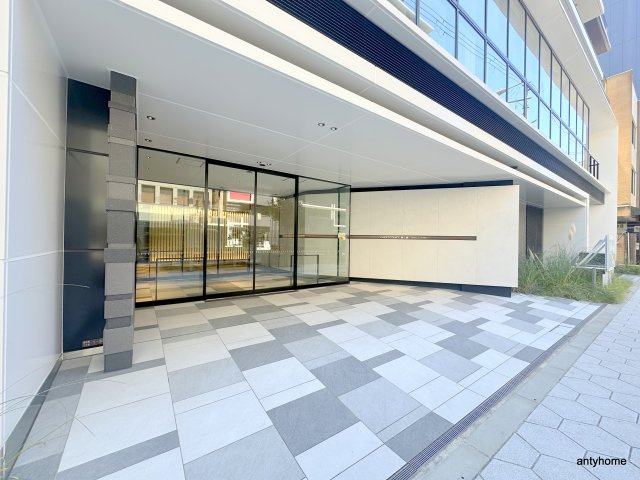 クレストコート靭公園 THE CLASS　仲介手数料無料のエントランス