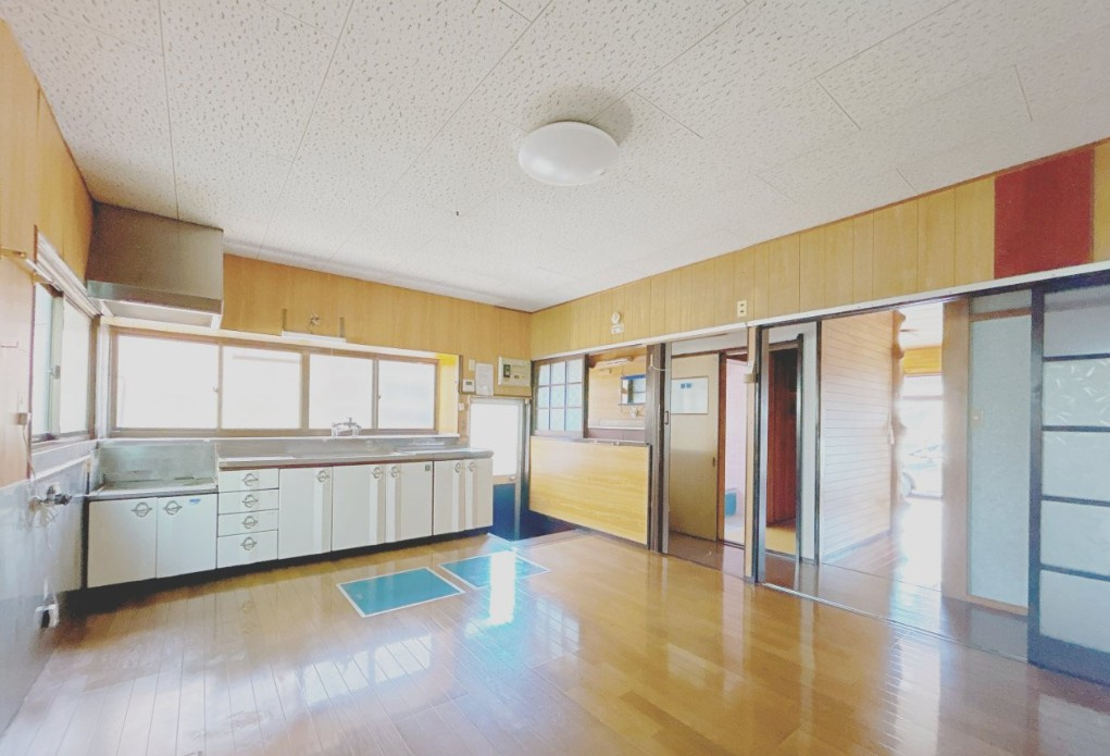中古戸建　富士宮市小泉　土地面積278.66㎡ (84.29坪)のキッチン