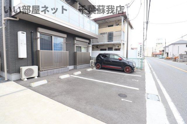シャルムの駐車場|カースペースがあります