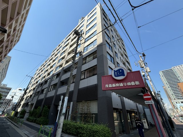 西仲通りに面したマンションです。