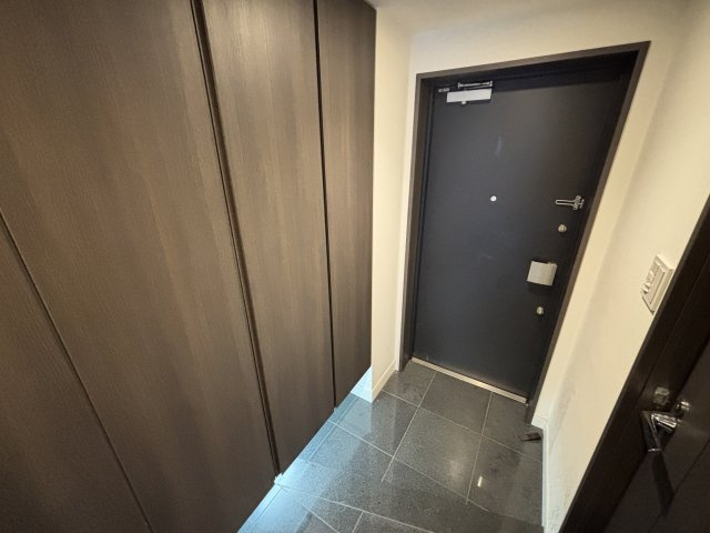 落ち着いた雰囲気の玄関スペース