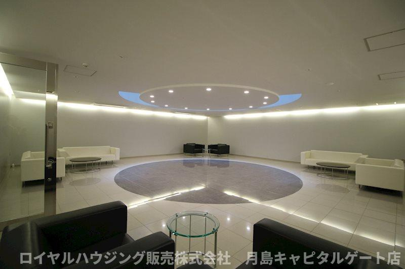 ムーンライトラウンジです。会議の場にも使用します。