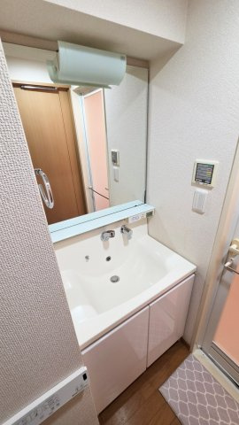 スカイコート初台の独立洗面台