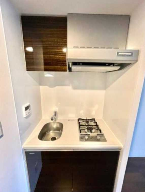 レジディア三軒茶屋Ⅲ　1Fコンビニ　トランクルーム　礼金０のキッチン