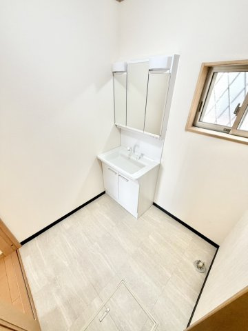 川口市安行領根岸中古戸建の独立洗面台