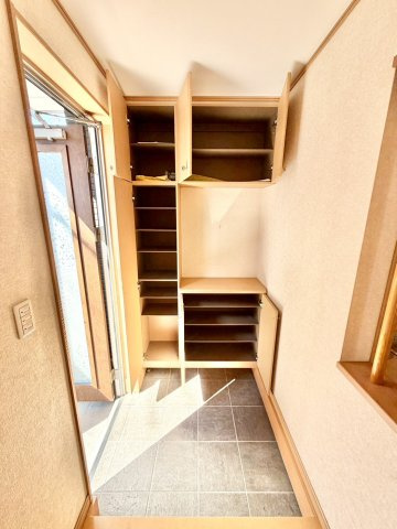 川口市安行領根岸中古戸建の収納