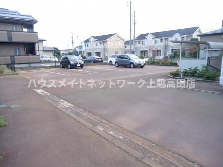 グランシャリオ Ｂの駐車場|消雪付駐車場