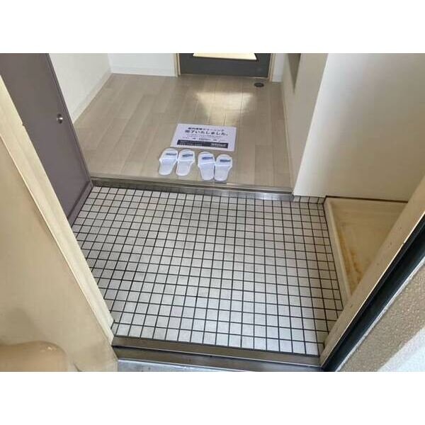 アークファーストの玄関
