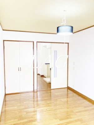 【居間・リビング】 | プチメゾン | 洋室のお部屋です。