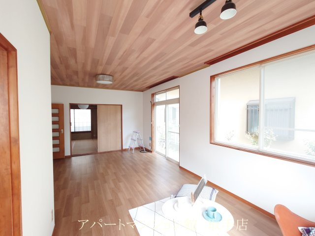 戸頭公園戸建の居間・リビング