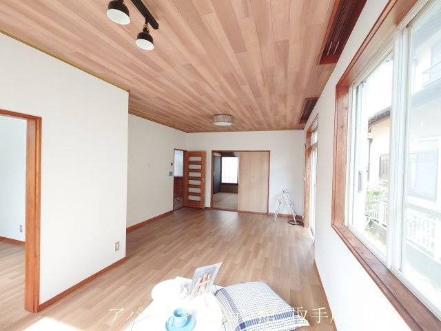 戸頭公園戸建の居間・リビング
