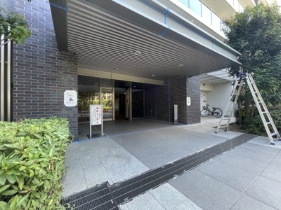 【玄関】 | デュオヒルズ新所沢駅前　3階　新所沢駅　徒歩2分 | 雰囲気の良い玄関です。
