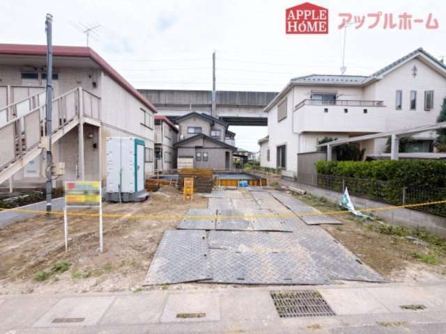 熊谷市伊勢町　新築戸建　の前面道路含む現地写真