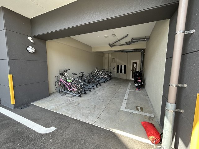 ギャラン片野NEOの駐車場