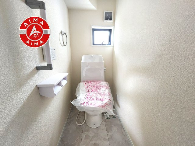 福岡市城南区樋井川4丁目第13-1棟（1号棟）の内観：施工例|温水洗浄便座を完備しております。2ヶ所にトイレがあるのは朝の慌ただしい時間も安心です。