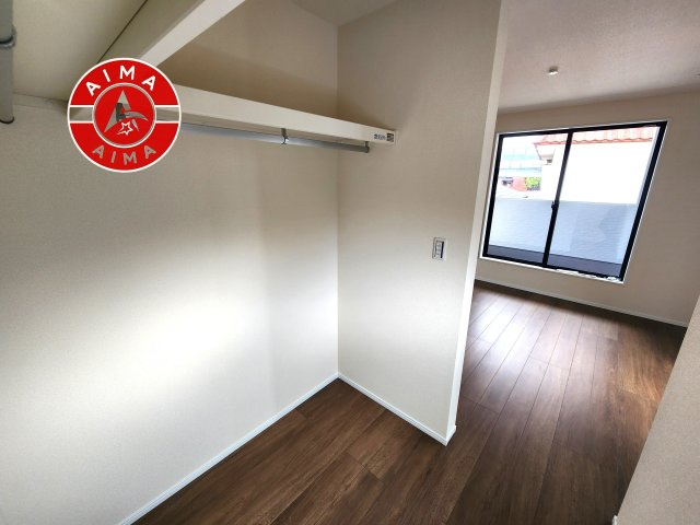 福岡市城南区樋井川4丁目第13-1棟（1号棟）の内観：施工例|洋服や大きな荷物が多い方や人数の多いご家族などは、一般的なクローゼットよりもウォークインクローゼットのほうが使い勝手が良いです。