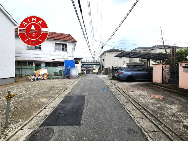 福岡市城南区樋井川4丁目第13-1棟（1号棟）の前面道路含む現地写真|前面道路は閑静な住宅地をはしる車通りの少ない道路。お車の出し入れが苦手なママや小さなお子様にも安心ですね。しっかり舗装もされているので、ベビーカーや自転車で通っても快適に通行できます。
