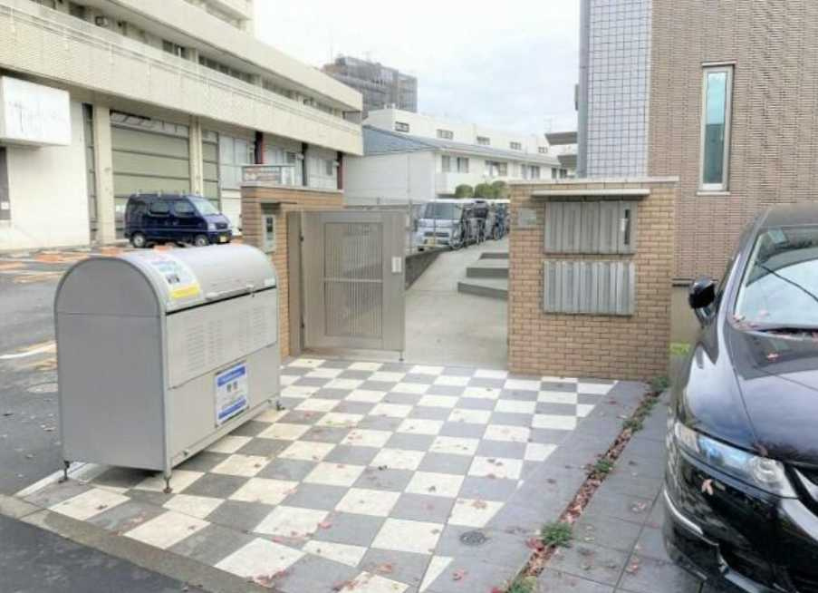 アシステンツァ駒沢公園　ペット相談　駐車場あり　陽当たり良好のエントランス