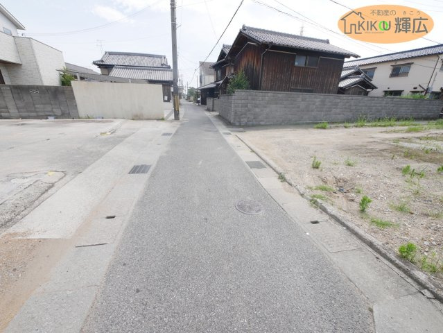 加古郡播磨町本荘２丁目　土地の前面道路含む現地写真