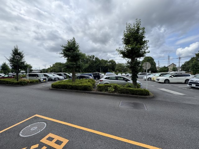 西武拝島ハイツ1号棟の駐車場