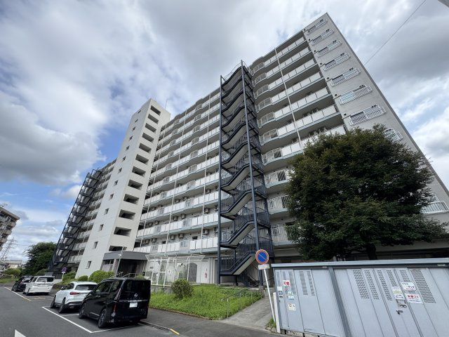 西武拝島ハイツ1号棟の外観